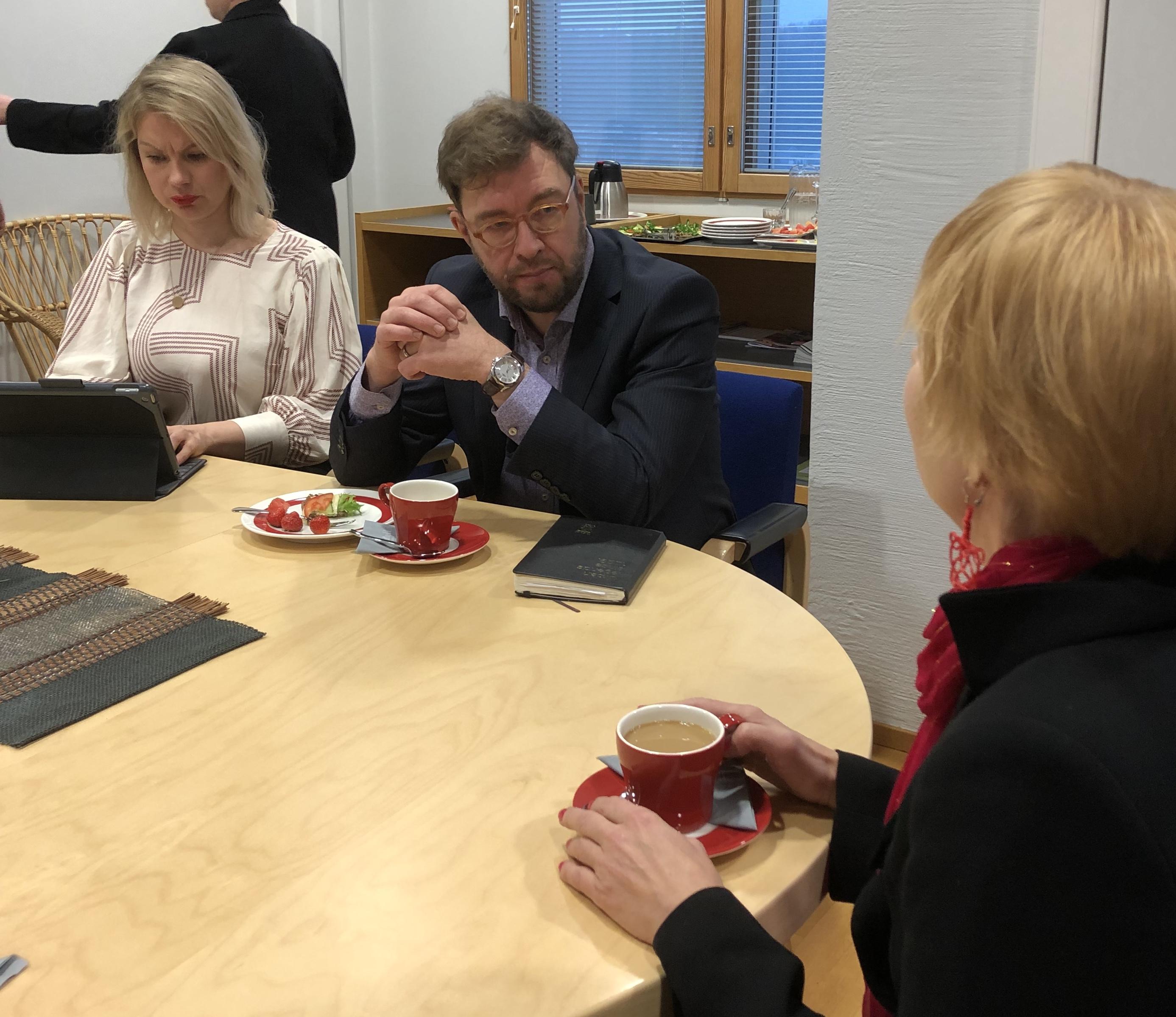 Työministeri Timo Harakka vierailulla Iiriksessä marraskuussa 2019. Kuva: NKL/Marika Mäkinen