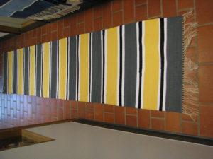Pitkä matto, keltainen, harmaa, valkoinen ja musta