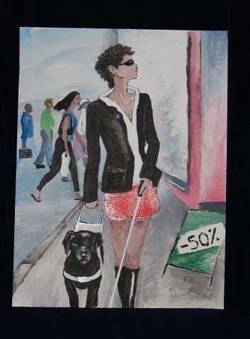 Taideteoksessa näkyvät nainen ja opaskoira. He kävelevät kadulla katsellen alennuksia kaupasta, Opaskoira on musta.