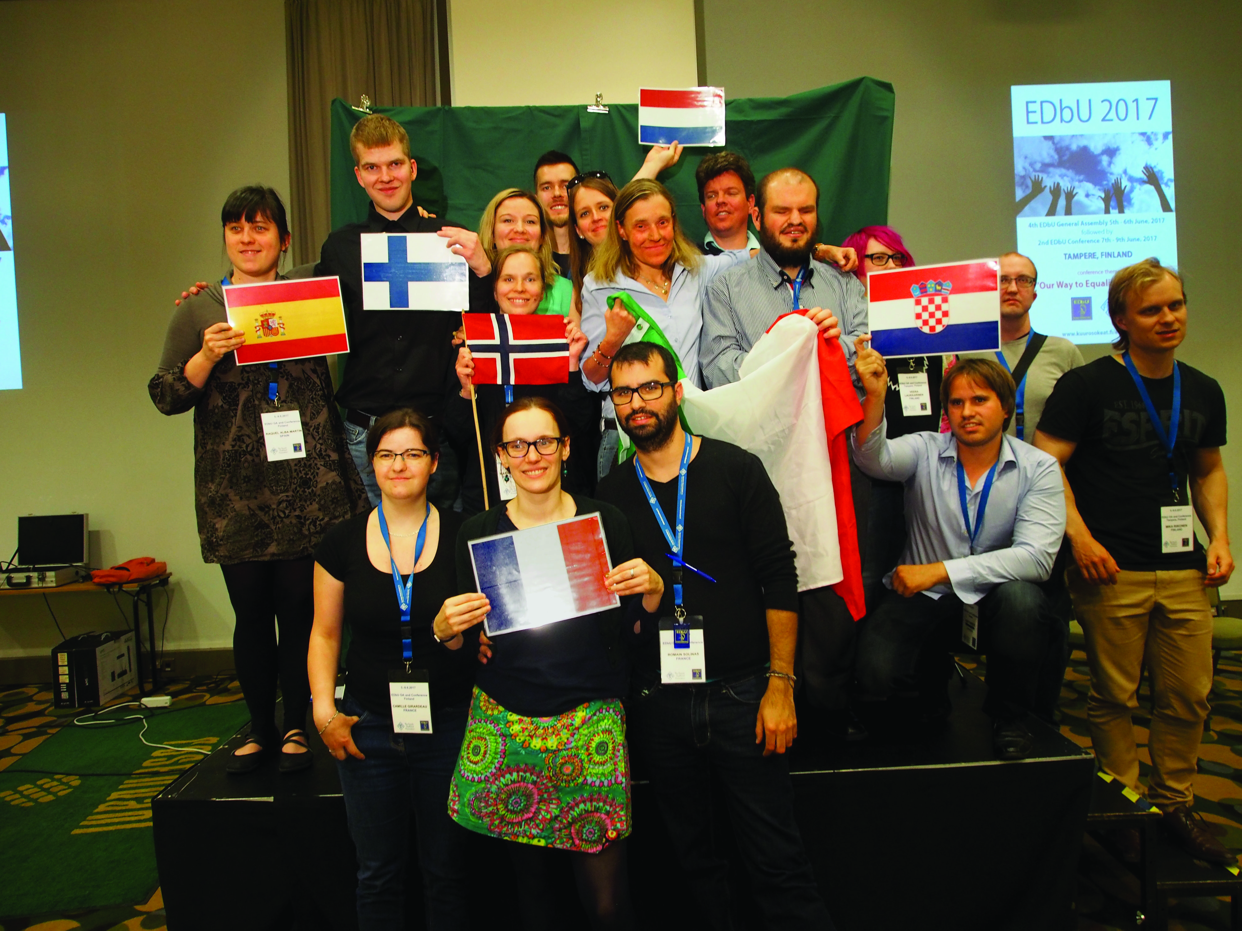 Kuvassa nuoria osanottajia Euroopan Kuurosokeiden Liiton tapahtumassa Suomessa vuonna 2017.