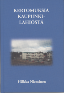 Kirjan nimi on Kertomuksia kaupunki-lähiöstä 2004. Kuvassa näkyy kerrostaloja ja taivaalla olevia pilviä.